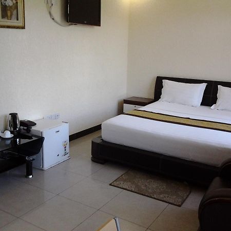 Best Point Hotel Dar-es-Salaam Rom bilde